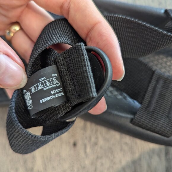New men\'s chacos